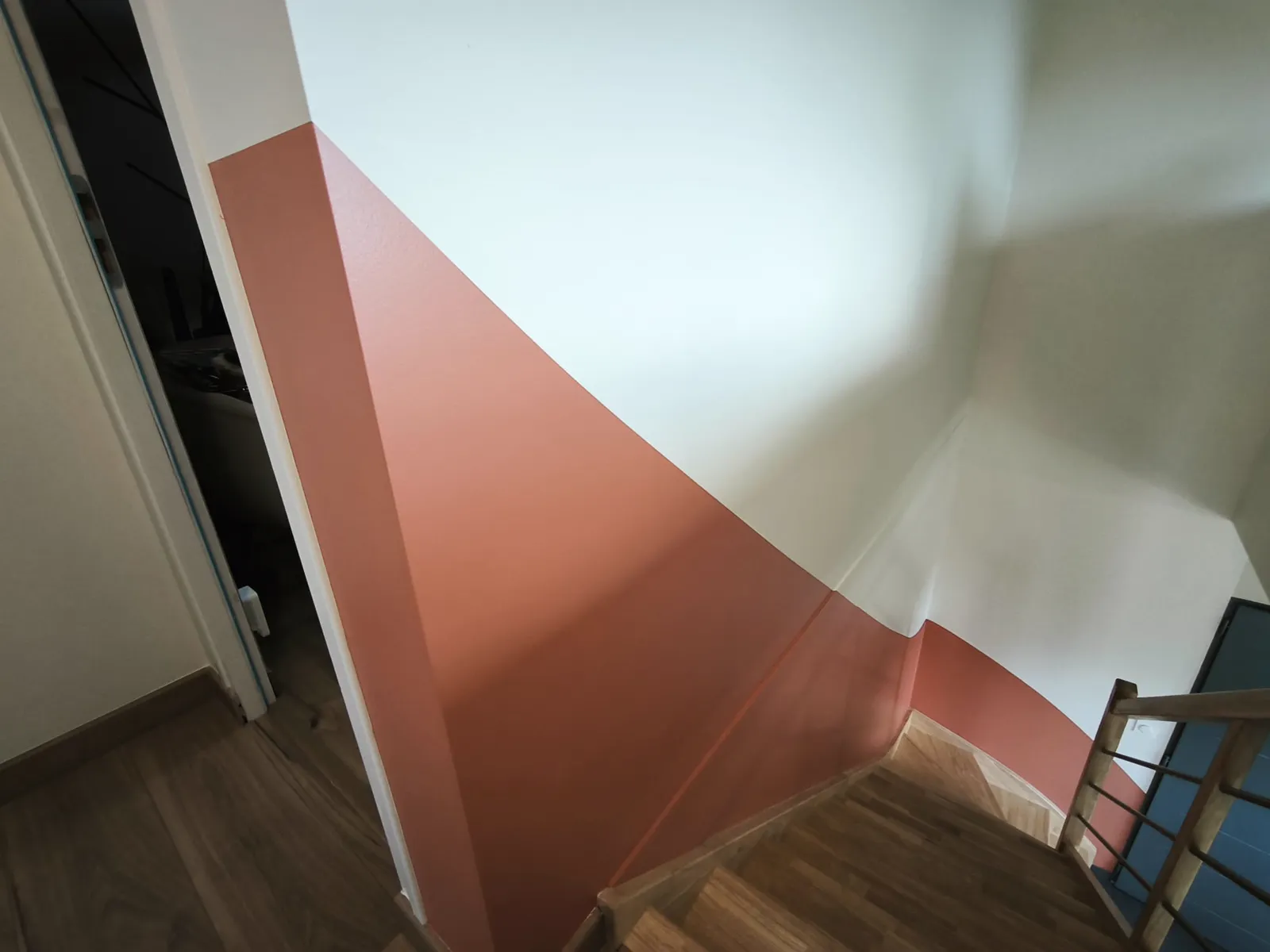 Le tracé au ruban, puis les courbes terracotta : après